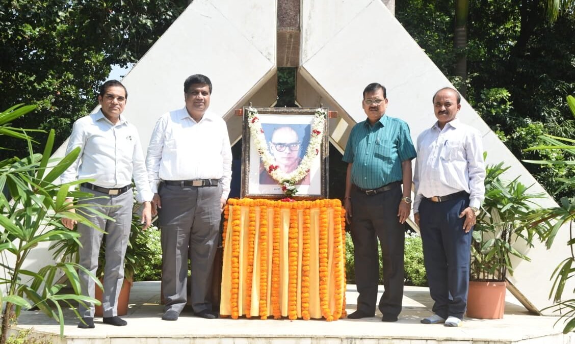 स्वामी रामानंद तीर्थ यांच्या जयंतीनिमित्त विधान भवनात अभिवादन