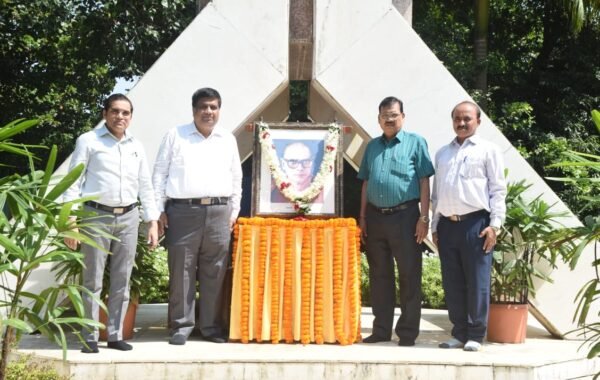 स्वामी रामानंद तीर्थ यांच्या जयंतीनिमित्त विधान भवनात अभिवादन