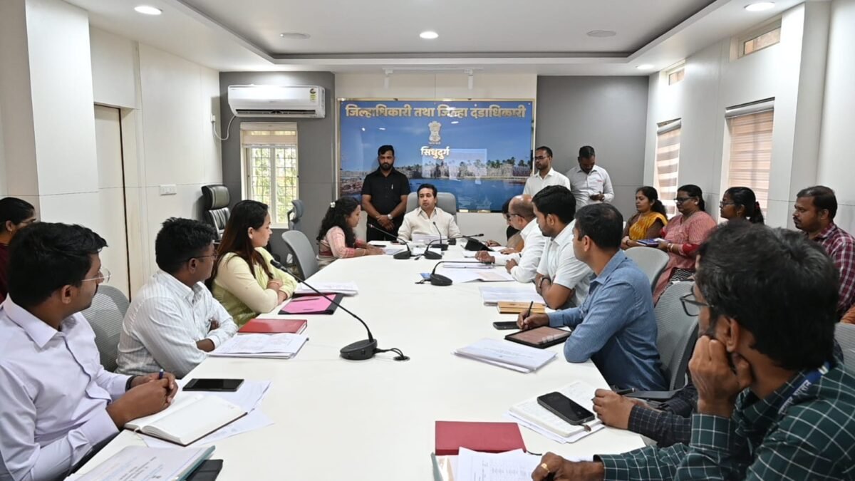 आकस्मिक पाणीपुरवठ्यासाठी तात्पुरत्या उपाययोजनांचे अंदाजपत्रक तयार करण्याचे पालकमंत्री नितेश राणे यांचे निर्देश ,पाणी आरक्षण आढावा बैठकीपूर्वी पूर्व बैठक