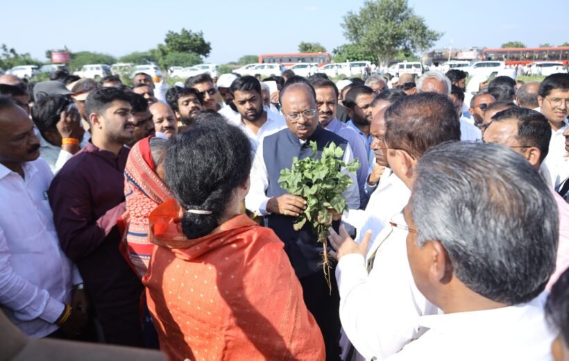 दुष्काळग्रस्त शेतकऱ्यांच्या पाठीशी शासन ठाम; मदत मिळवून देण्यासाठी प्रत्येक पंचनामा अचूक करा – महसूल मंत्री